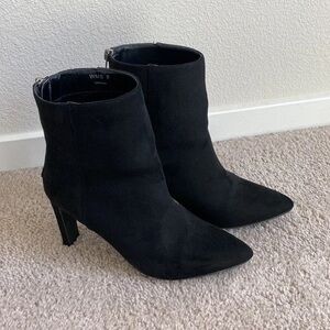 dV by Dolce Vita Zabrina Booties Black Suede Pointed toe heel 8.5